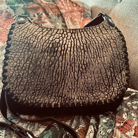 Oryany CROSSBODY FOR SALE. Metallic and black designer crossbody soft leather. - Picture 6 of 16